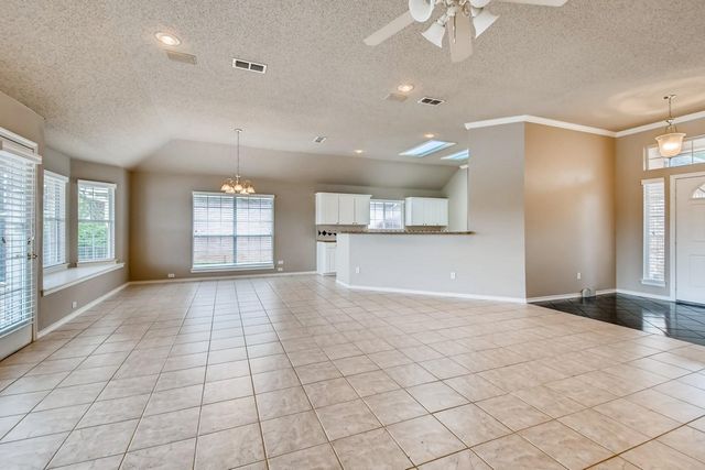 5930 River Bend Drive, Benbrook, TX 76132