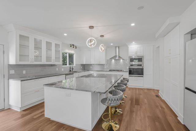 2421 Airport Drive, Columbus, OH 43219