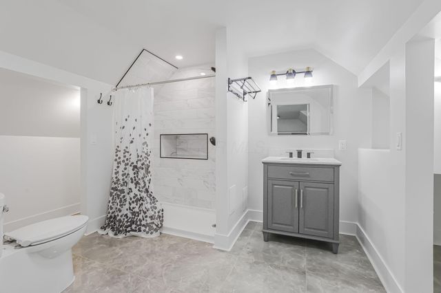 2421 Airport Drive, Columbus, OH 43219