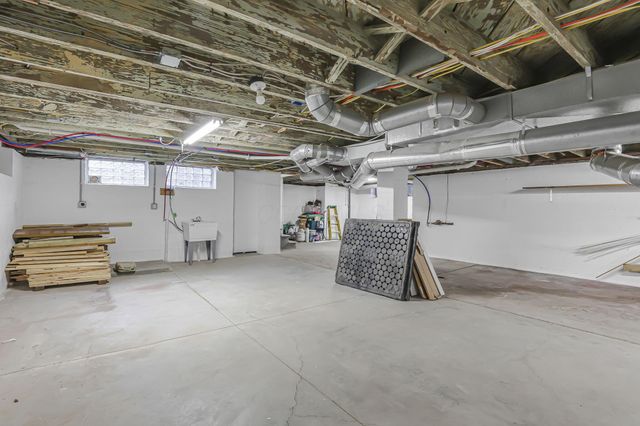2421 Airport Drive, Columbus, OH 43219