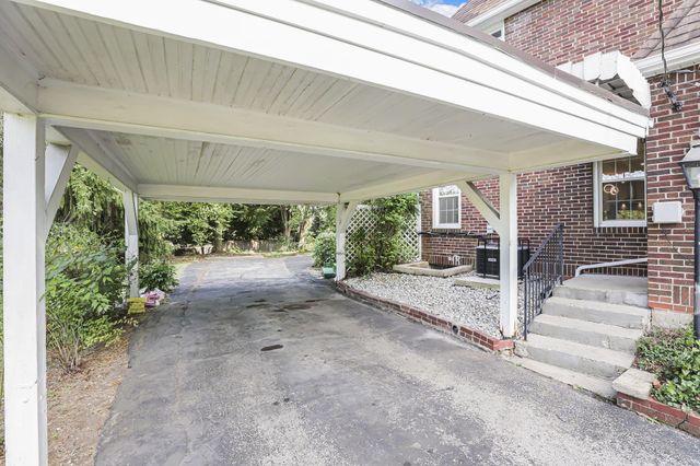 2421 Airport Drive, Columbus, OH 43219