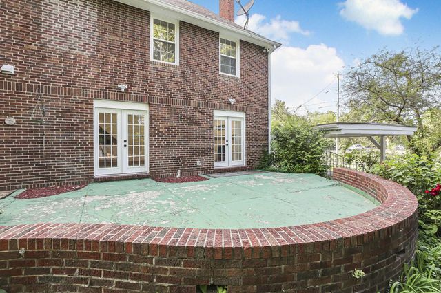 2421 Airport Drive, Columbus, OH 43219