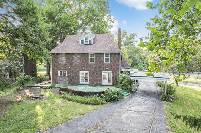 2421 Airport Drive, Columbus, OH 43219