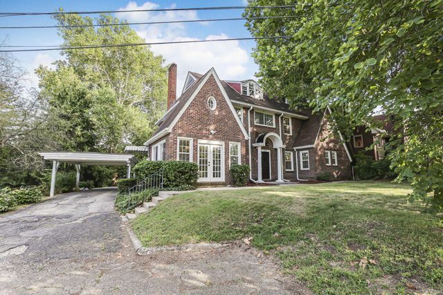 2421 Airport Drive, Columbus, OH 43219
