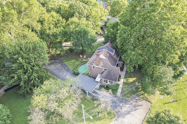 2421 Airport Drive, Columbus, OH 43219