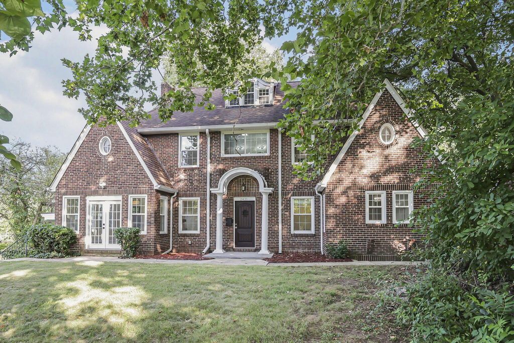 2421 Airport Drive, Columbus, OH 43219