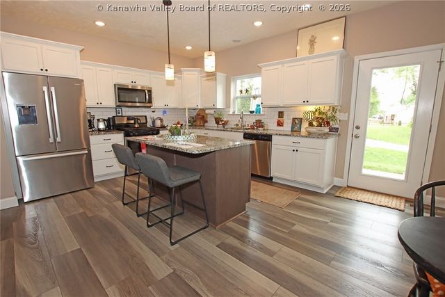 62 Cottage Lane, Hurricane, WV 25526