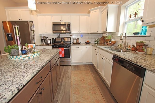 62 Cottage Lane, Hurricane, WV 25526