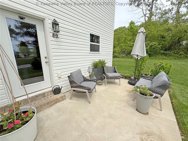 62 Cottage Lane, Hurricane, WV 25526
