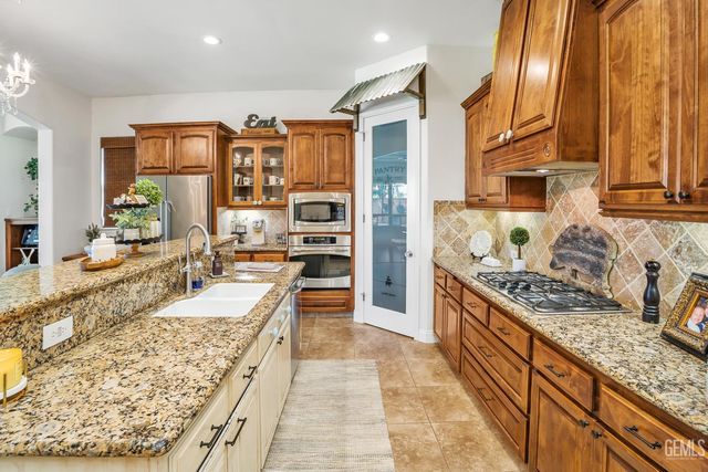10102 Stoneham Street, Bakersfield, CA 93314