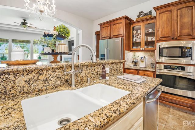 10102 Stoneham Street, Bakersfield, CA 93314