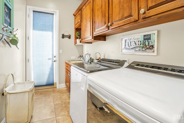 10102 Stoneham Street, Bakersfield, CA 93314