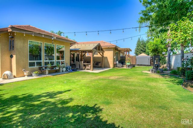10102 Stoneham Street, Bakersfield, CA 93314