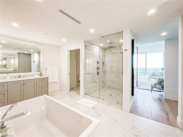 13925 Old Coast RD 1104, Naples, FL 34110