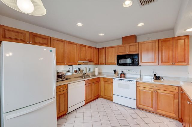 5400 34TH STREET W B16, Bradenton, FL 34210