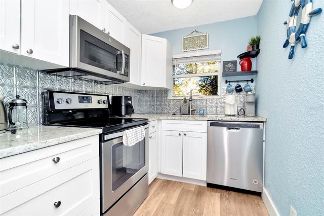 826 11TH AVENUE S Apt 1, St Petersburg, FL 33701