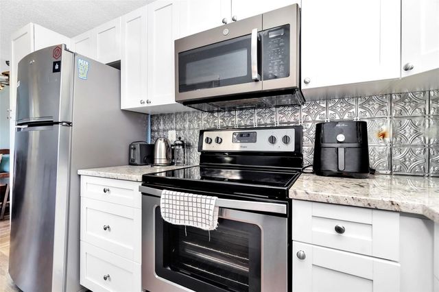 826 11TH AVENUE S Apt 1, St Petersburg, FL 33701