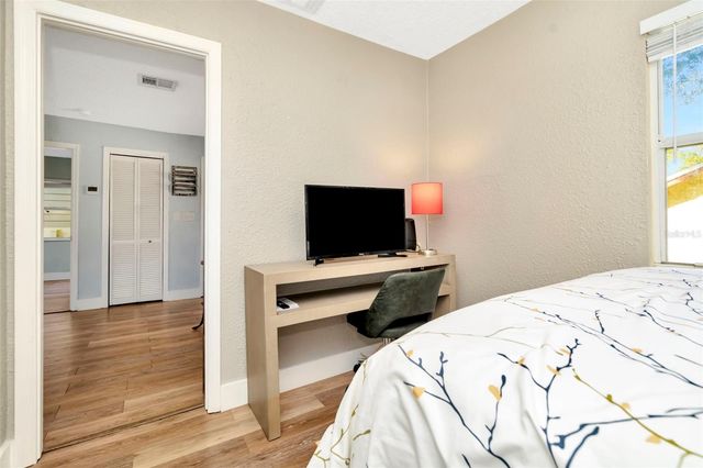 826 11TH AVENUE S Apt 1, St Petersburg, FL 33701