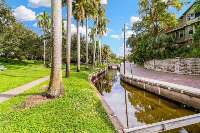 826 11TH AVENUE S Apt 1, St Petersburg, FL 33701