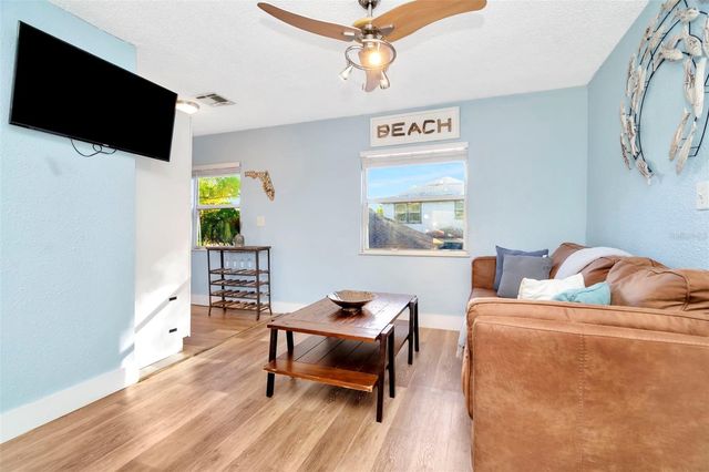 826 11TH AVENUE S Apt 1, St Petersburg, FL 33701