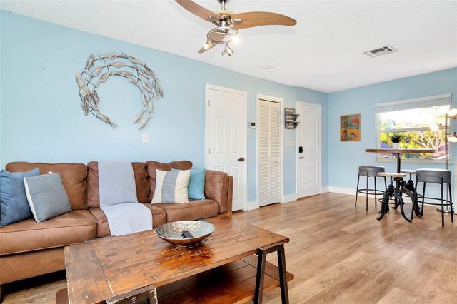 826 11TH AVENUE S Apt 1, St Petersburg, FL 33701