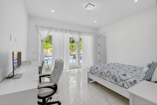 711 NE 6th Street, Boca Raton, FL 33432