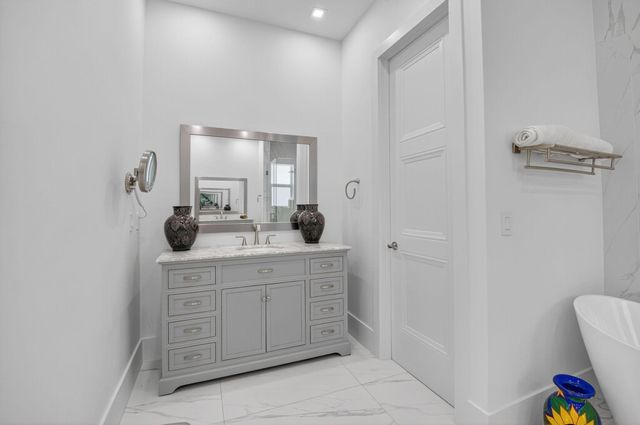 711 NE 6th Street, Boca Raton, FL 33432