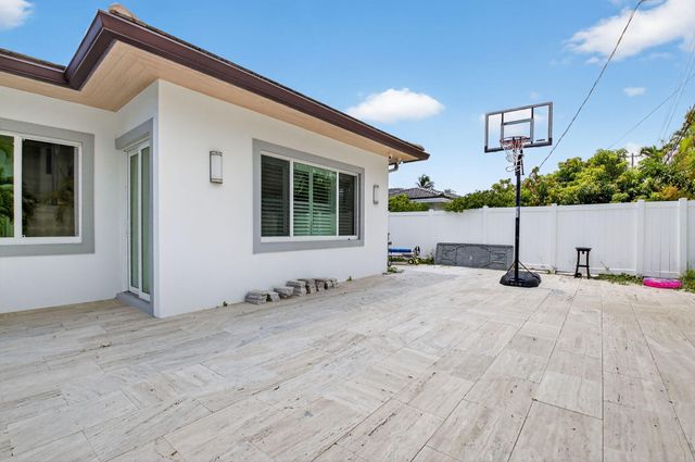 711 NE 6th Street, Boca Raton, FL 33432