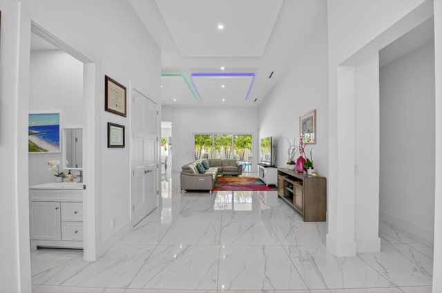 711 NE 6th Street, Boca Raton, FL 33432