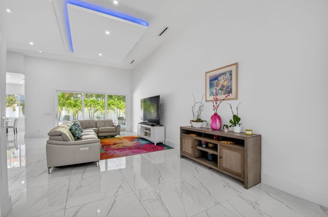 711 NE 6th Street, Boca Raton, FL 33432