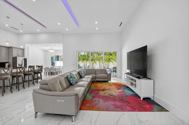 711 NE 6th Street, Boca Raton, FL 33432