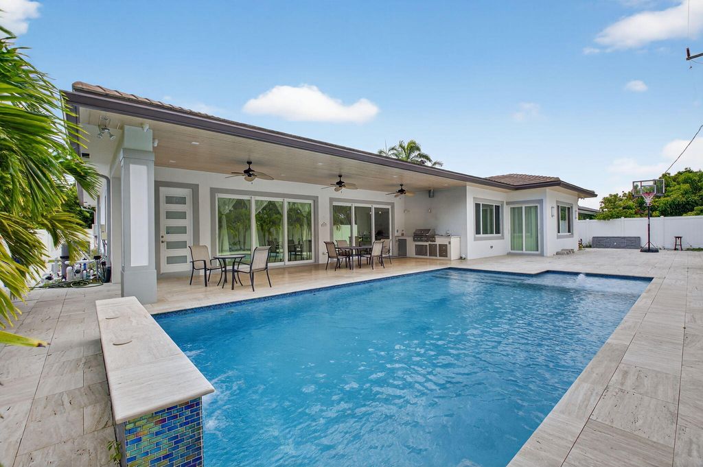 711 NE 6th Street, Boca Raton, FL 33432