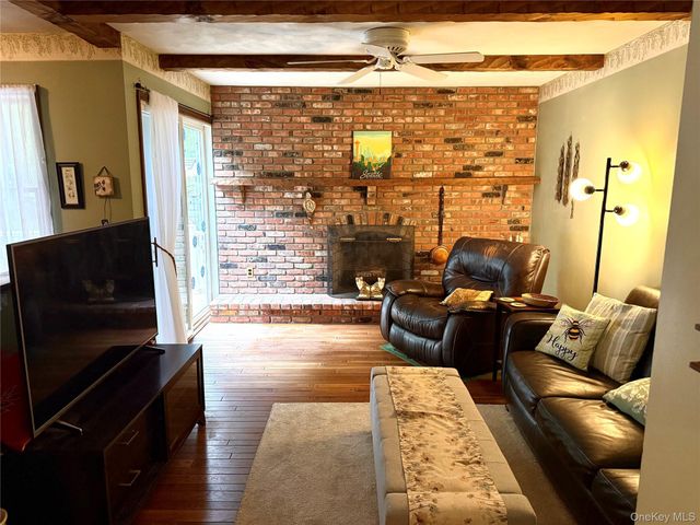 33A Hillside Avenue, Saint James, NY 11780