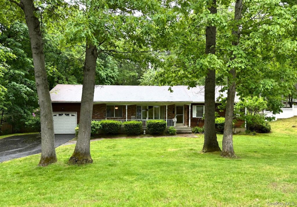33A Hillside Avenue, Saint James, NY 11780