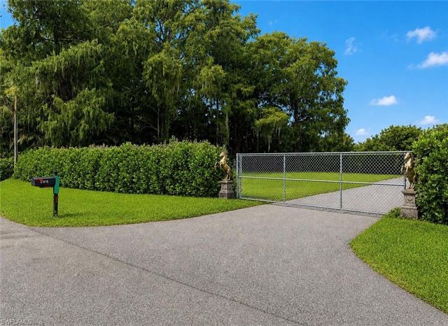 565 6th ST SE, Naples, FL 34117