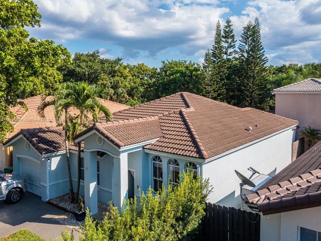 16332 SW 83rd Ln, Miami, FL 33193