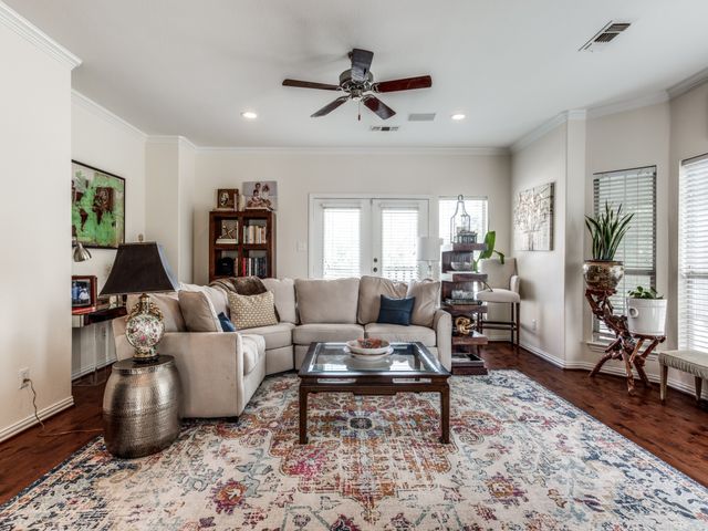 5735 Richmond Avenue J, Dallas, TX 75206