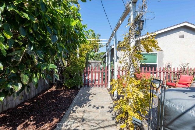 8242 Grant Drive, Huntington Beach, CA 92646