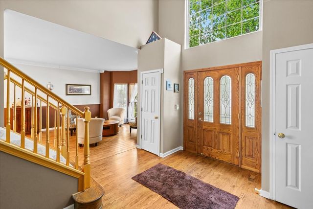33 Sarah Drive, Crystal Lake, IL 60014