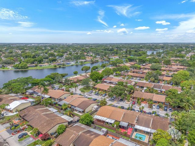 2341 Walnut Ct 2341, Pembroke Pines, FL 33026