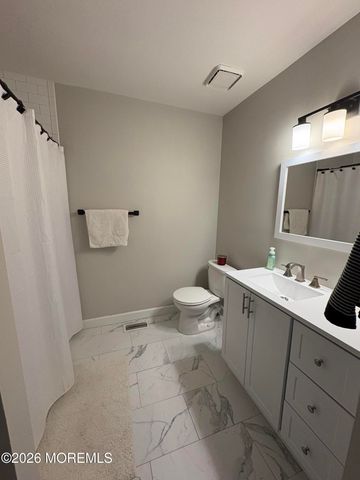902 Buckingham Circle, Middletown, NJ 07748
