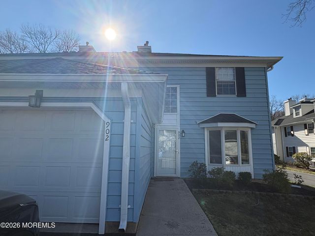 902 Buckingham Circle, Middletown, NJ 07748