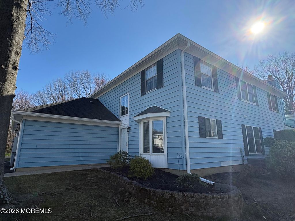 902 Buckingham Circle, Middletown, NJ 07748