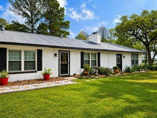 890 Highway 21 E, Bastrop, TX 78602