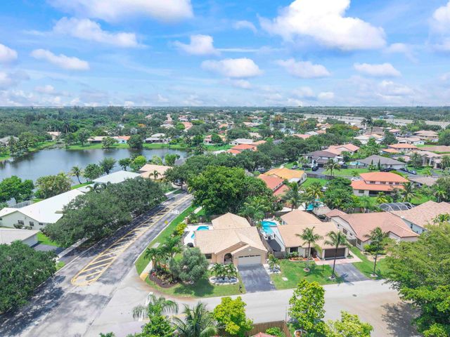 15681 Dover Court, Davie, FL 33331