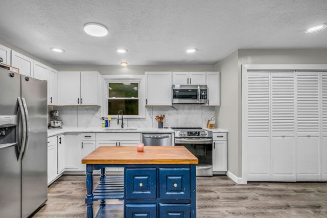 918 Cherokee Dr, New Johnsonville, TN 37134