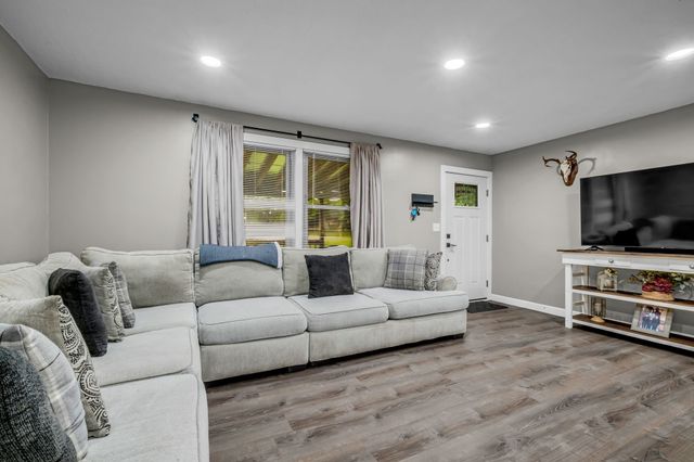 918 Cherokee Dr, New Johnsonville, TN 37134