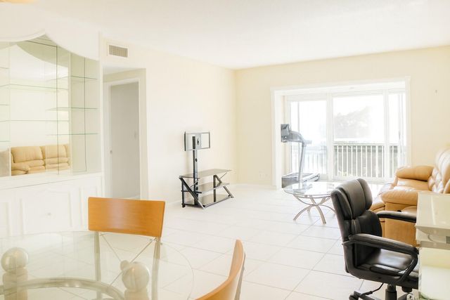 3800 Hillcrest Dr 614, Hollywood, FL 33021