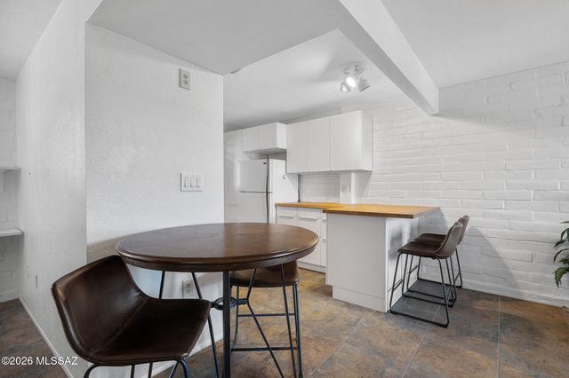 328 S Paseo Pena Apt D, Green Valley, AZ 85614