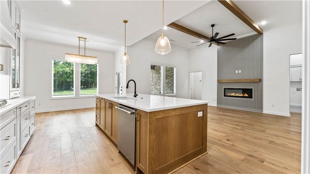 2512 N Crossover Road, Fayetteville, AR 72703